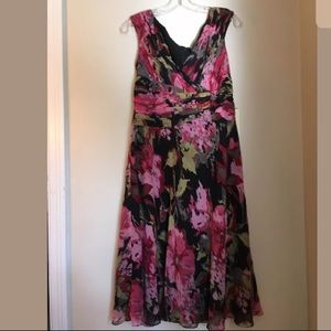 Semi-Formal 100% Silk Dress Size 8. New with Tags.